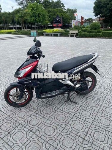 Honda Air Blade màu Đen đỏ