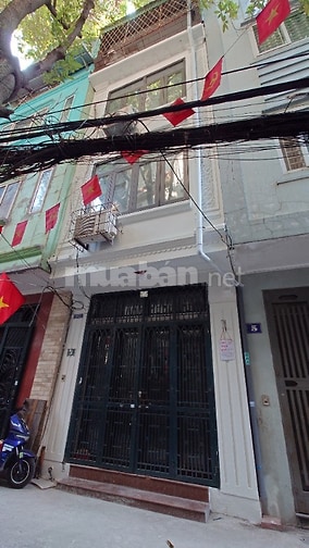 Cho thuê nhà vừa sơn sửa 26m2, 4 tầng chính chủ tại ngõ 67 Thái Thịnh