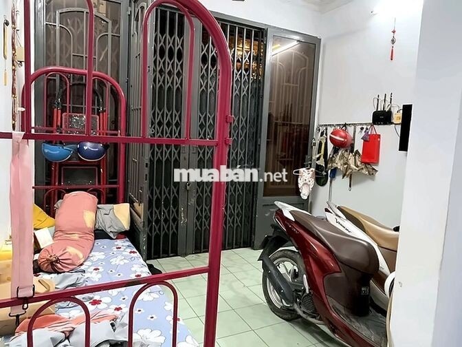 Nhà 1 trệt 1 lầu 2 phòng ngủ Lạc Long Quân, gần Đầm Sen, Quận 11