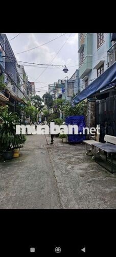 nhà đang sữa mới giá rẻ 1 lưng 1 lầu 2 phòng ngủ 2vs 