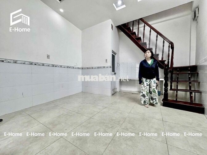 Cho thuê nhà nguyên căn siêu đẹp, nhà 4 tấm ngay vòng xoay Nguyễn Kiêm