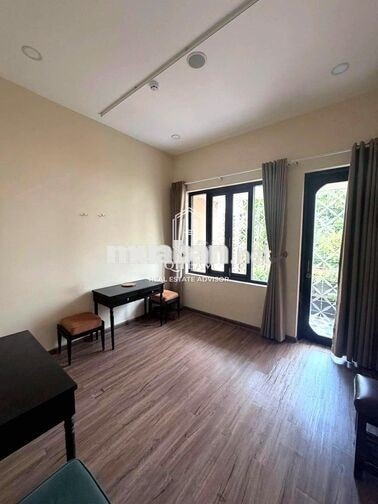 Sang Spa 19 Đặng Tất, Q1. Dt: 8x25m, Kc: trệt 2 lầu. Gía: 110tr/th