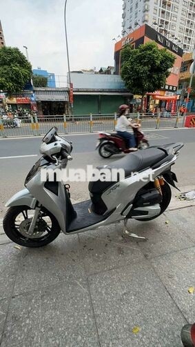 Honda SH 150 ABS 2018 bạc mới 90%