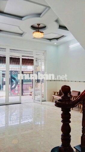 Cho Thuê nhà Trệt Lầu 3p ngủ, trang bị sẵn 2 máy lạnh gần Chợ Cái Răng