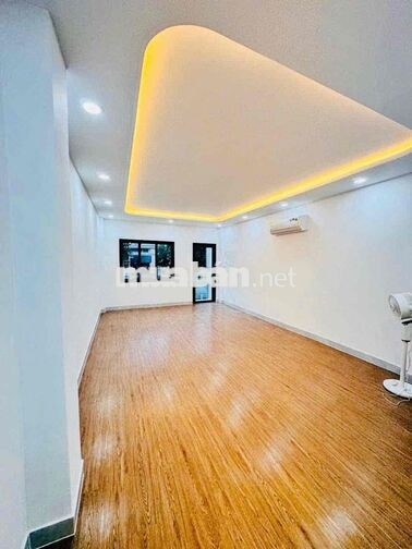 Cho thuê nhà mặt tiền Trần Phú Quận 5 - 40m2 2 Tầng - tiện kinh doanh