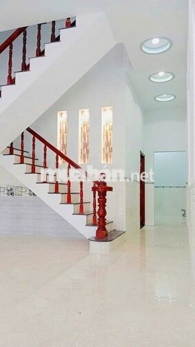 Cho Thuê nhà Trệt Lầu 3p ngủ, trang bị sẵn 2 máy lạnh gần Chợ Cái Răng