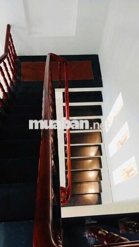 Cho Thuê nhà Trệt Lầu 3p ngủ, trang bị sẵn 2 máy lạnh gần Chợ Cái Răng