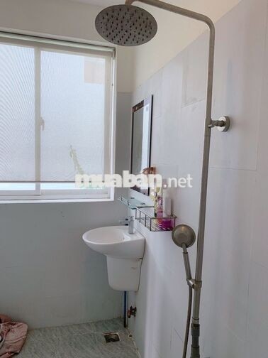 cho thuê tầng trệt+lầu 1 nhà mặt tiền 12m,3pn3ws gần trường PTTH và ĐH