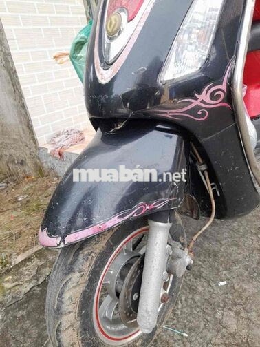 Xe máy SYM Attila màu đen đỏ