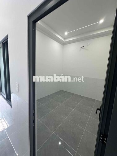 Nhà cấp 4 hiện đại 2pn 1wc sân oto ngay chợ trường