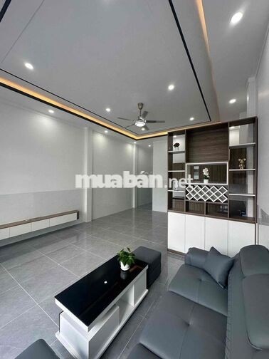 Nhà cấp 4 hiện đại 2pn 1wc sân oto ngay chợ trường