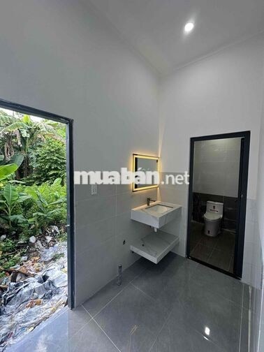 Nhà cấp 4 hiện đại 2pn 1wc sân oto ngay chợ trường