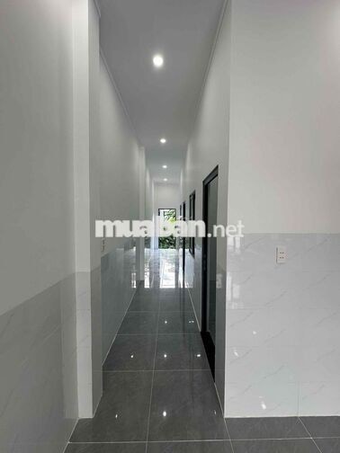 Nhà cấp 4 hiện đại 2pn 1wc sân oto ngay chợ trường