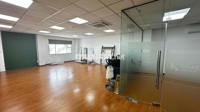 Văn Phòng 90m2 ngay ngã 4 Hàng Xanh - hướng về cầu Thị Nghè