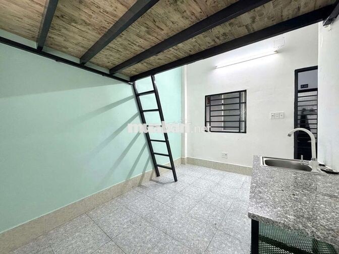 Nhà trọ giá rẻ có gác phía sau lưng Bến xe an sương, Phan Văn Hớn