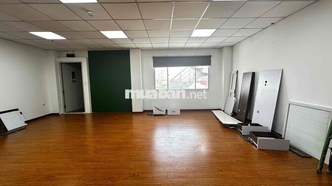 Văn Phòng 90m2 ngay ngã 4 Hàng Xanh - hướng về cầu Thị Nghè