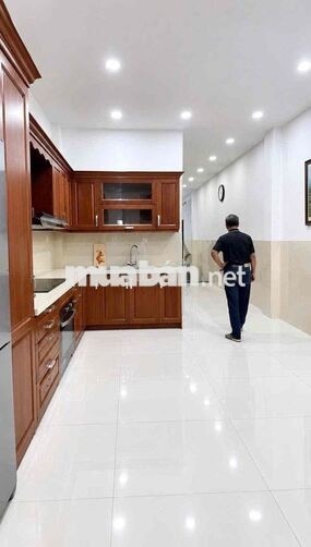 Cho Thuê Nhà Mặt tiền Có thang Máy, đường Lê Sao