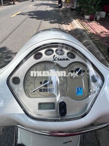 Piaggio Vespa ie LX 150 2012 Trắng