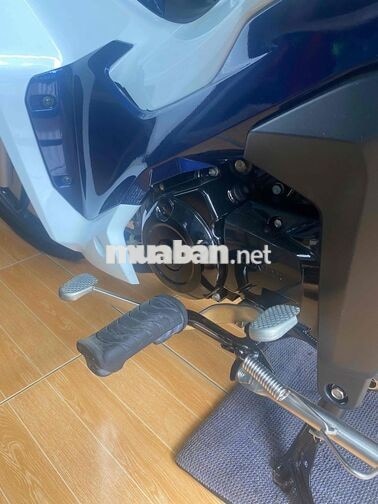 Honda Wave 125i 2024 màu trắng xanh