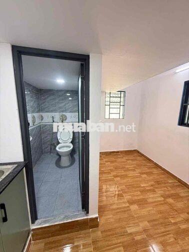 CHO THUÊ 1 PHÒNG TRỌ GÁC CỬA SỔ THOÁNG MÁT 3 TRIỆU 9 NHƯ ẢNH 100%