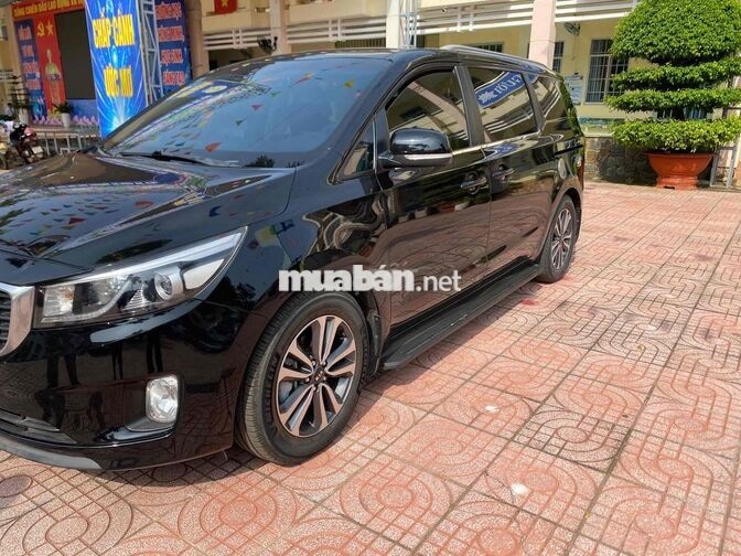 Kia Grand Sedona 7 chỗ Dầu Đen