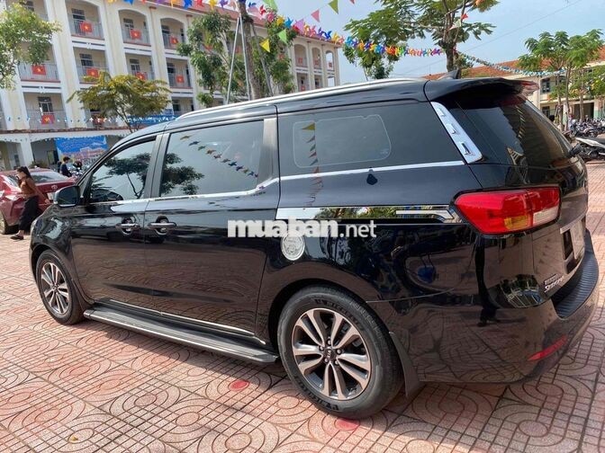 Kia Grand Sedona 7 chỗ Dầu Đen