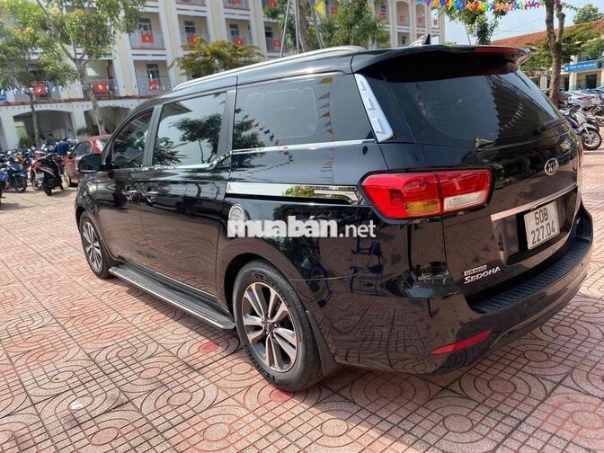 Kia Grand Sedona 7 chỗ Dầu Đen