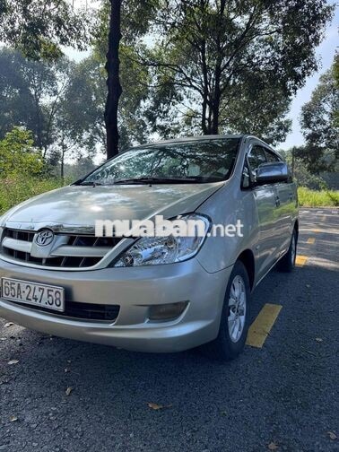 Toyota Innova G Số sàn màu Bạc