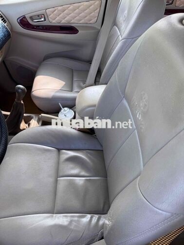 Toyota Innova G Số sàn màu Bạc