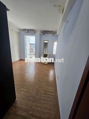 Nhà 2 tầng hẻm ô tô, sát mặt tiền Nguyễn Tư Giản, chỉ 9tr/tháng