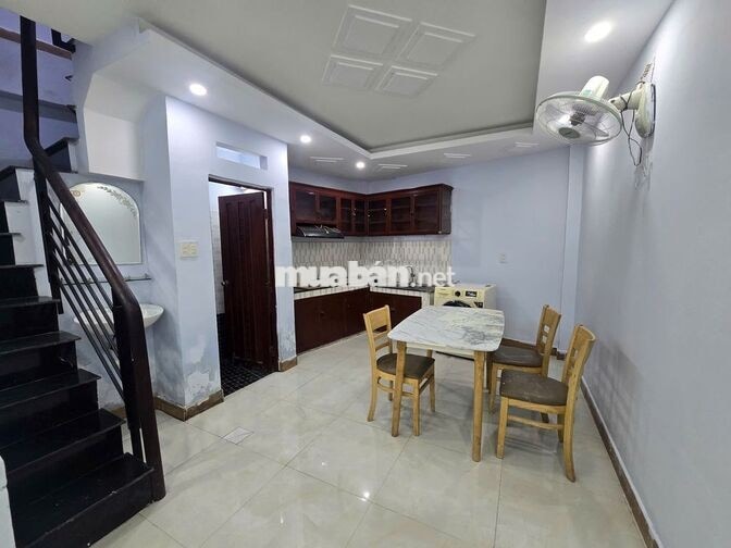 Nhà 2 tầng hẻm ô tô, sát mặt tiền Nguyễn Tư Giản, chỉ 9tr/tháng