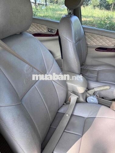 Toyota Innova G Số sàn màu Bạc
