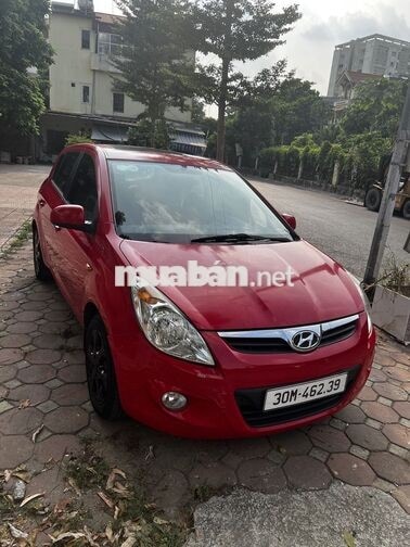 Hyundai i20 10 vạn km màu đỏ