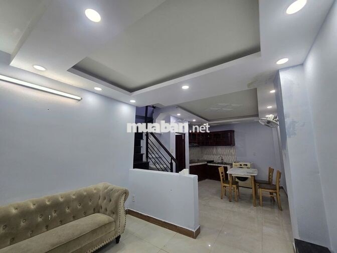 Nhà 2 tầng hẻm ô tô, sát mặt tiền Nguyễn Tư Giản, chỉ 9tr/tháng