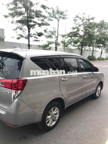 Toyota Innova 2017 2.0E Bạc 7 chỗ