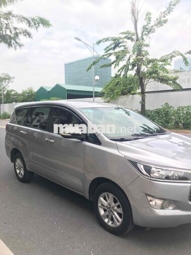 Toyota Innova 2017 2.0E Bạc 7 chỗ