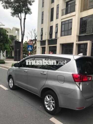 Toyota Innova 2017 2.0E Bạc 7 chỗ