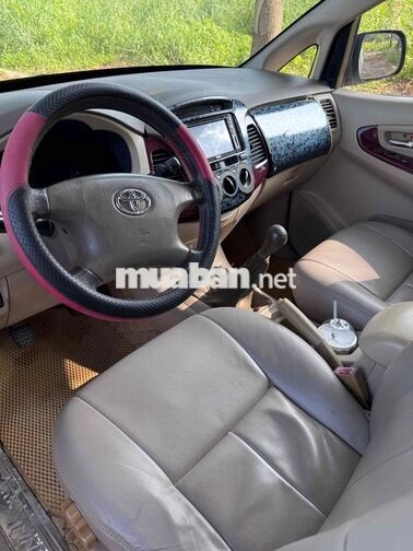 Toyota Innova G Số sàn màu Bạc