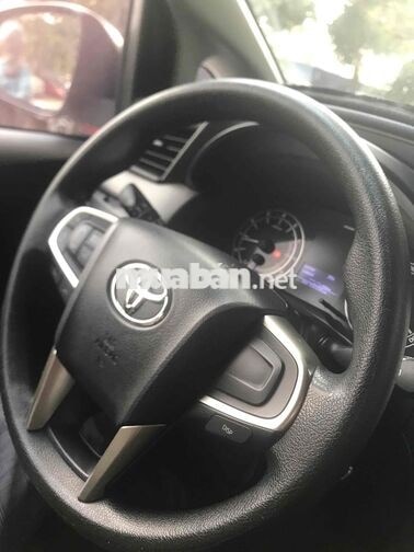Toyota Innova 2017 2.0E Bạc 7 chỗ