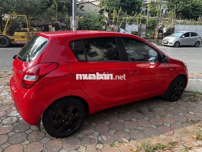 Hyundai i20 10 vạn km màu đỏ