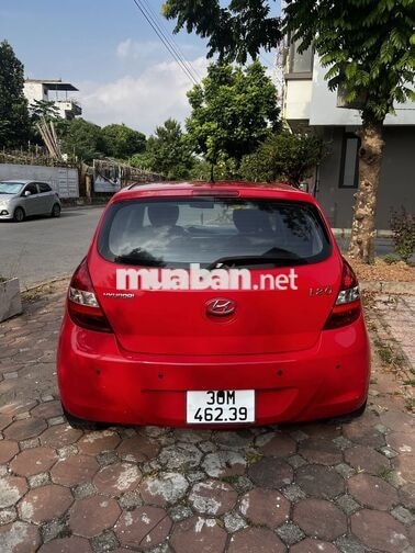 Hyundai i20 10 vạn km màu đỏ