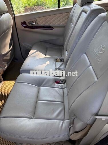 Toyota Innova G Số sàn màu Bạc