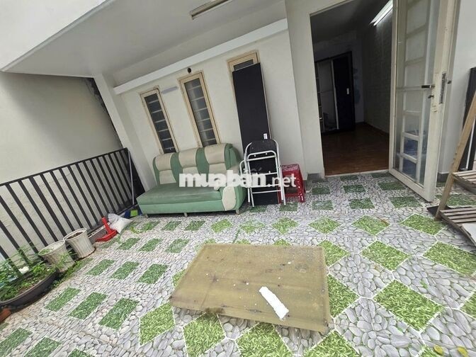 Nhà 2 tầng hẻm ô tô, sát mặt tiền Nguyễn Tư Giản, chỉ 9tr/tháng