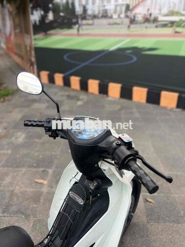 Yamaha Sirius màu trắng