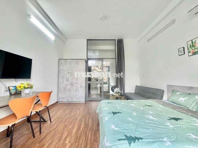 BAN CÔNG LỚN Q10 - MÁY GIẶT RIÊNG - DỊCH VỤ DỌN PHÒNG FREE HÀNG TUẦN