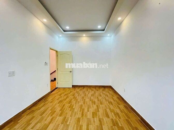 NHÀ 3PN CÓ 3 MÁY LẠNH NỘI THẤT CÓ SÂN ĐỂ XE.
