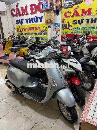 Piaggio Vespa xám Việt Nam