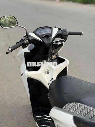 Honda vario 2020 150 trắng ngọc Trinh biển 83 ngây