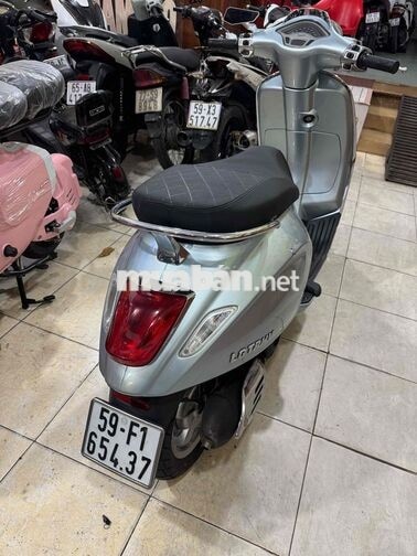 Piaggio Vespa xám Việt Nam