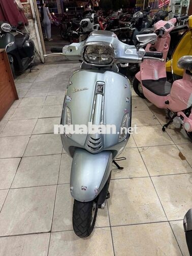 Piaggio Vespa xám Việt Nam